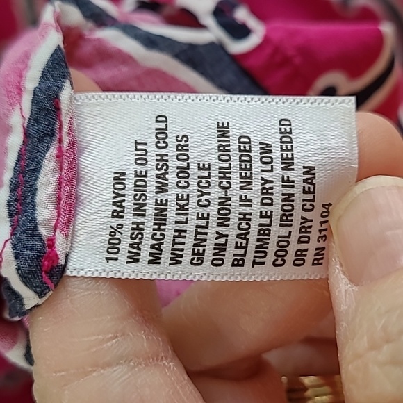 Crown & Ivy Pink, Navy Blue & White Patterned V-Neck Blouse size 2X - Picture 4 of 6